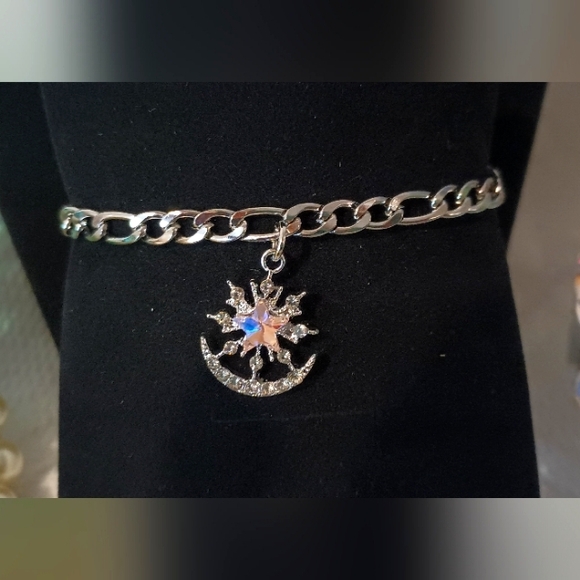 Lovely Rhinestone Charm Bracelet So Pretty and Shimmering - Picture 1 of 12